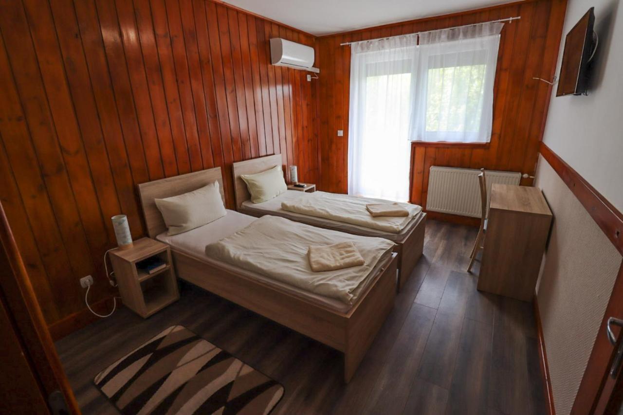Vadkacsa Panzio Bed & Breakfast Balatonkenese Exterior photo