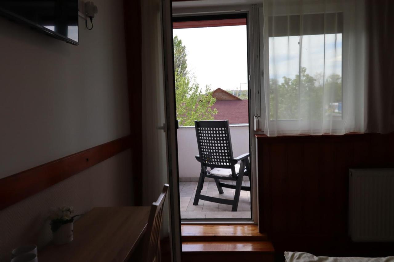 Vadkacsa Panzio Bed & Breakfast Balatonkenese Exterior photo